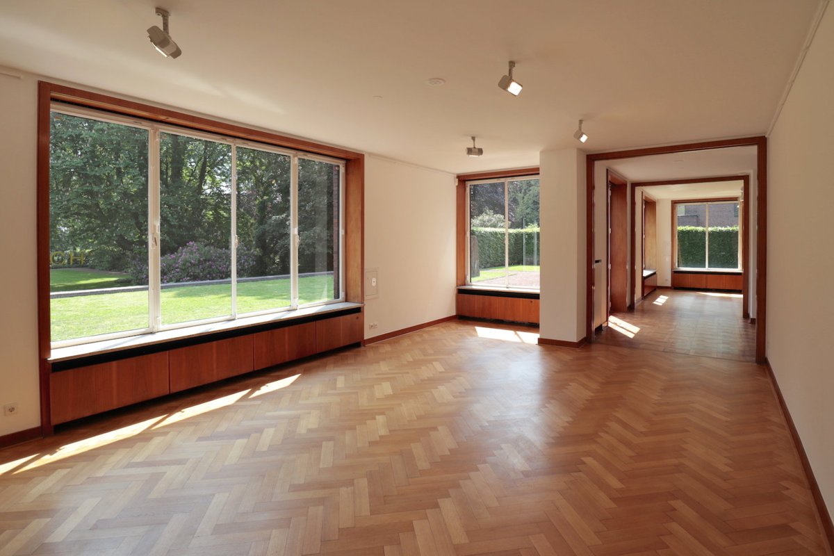 thelinkberlin's tweet photo. #100x100MasterHouses Haus Esters + Haus Lange, Ludwig Mies van der Rohe, 1927 – 1930, Krefeld: https://t.co/PKMocYnL3S
#MiesVanderRohe #Bauhaus #MVDR #100x100masterhouse Fotos © Jan Dimog https://t.co/AGEPuSxqj5