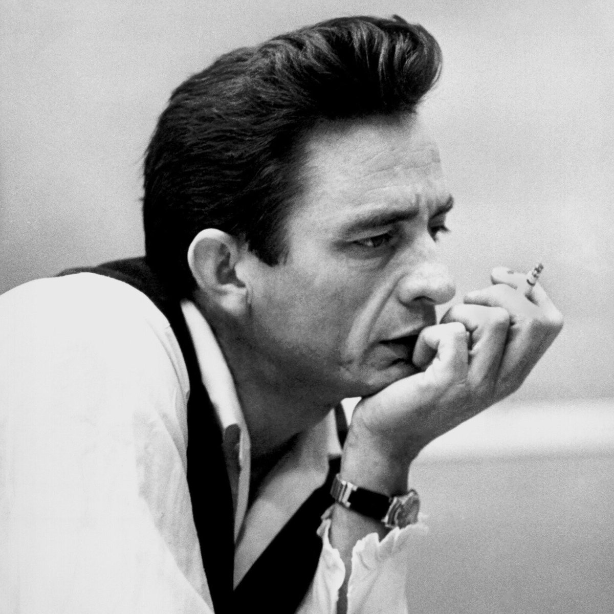 “I was wearing black clothes almost from the beginning. I feel comfortable in black. I felt like black looked good onstage, that it was attractive, so I started wearing it all the time.”
Johnny Cash #JohnnyCash