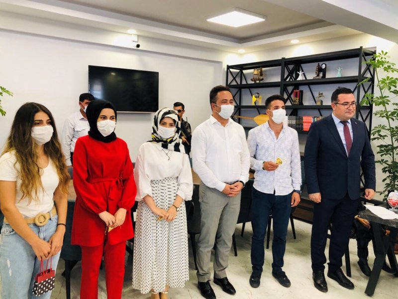 omerozer56's tweet photo. Şirvan’da “Cafeme56 ”’nın Açılışı Yapıldı
https://t.co/t9rSud4l6Y @zihniyildizhan @SiirtValiligi @memis_inan @necat_cellek @mtunc4444 @AvEkremOlgac @dnzdp1979 @vehap_c @baris_kezer @sirvankymkmligi @sirvanmem @FenSirvan @BaykanKmk @cafeME56 @SukruUras @eruh_kaymakam https://t.co/zRQFD1gmSx