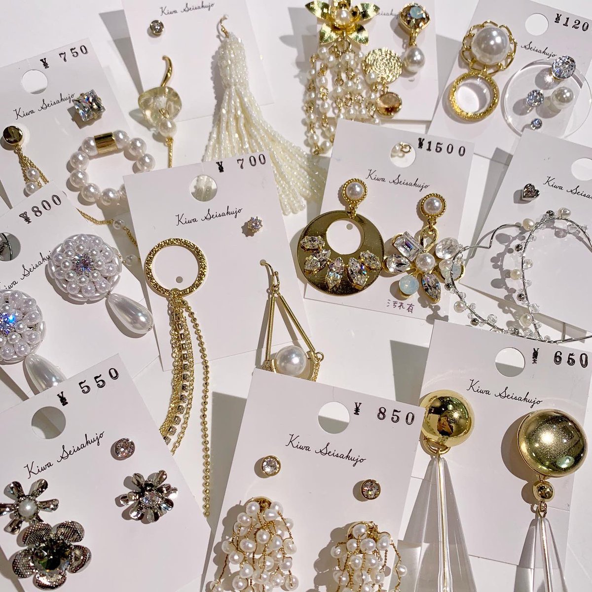貴和製作所 ラフォーレ原宿店 A Twitter 土日限定sale サンプルアクセサリーが今日明日限りの期間限定で Off 廃盤アイテムやスワロフスキー使用アイテムでも黄緑のタグは 300 とお求めやすいプライスです 1点ものばかりなのでお早めに Laforet Sale 貴和