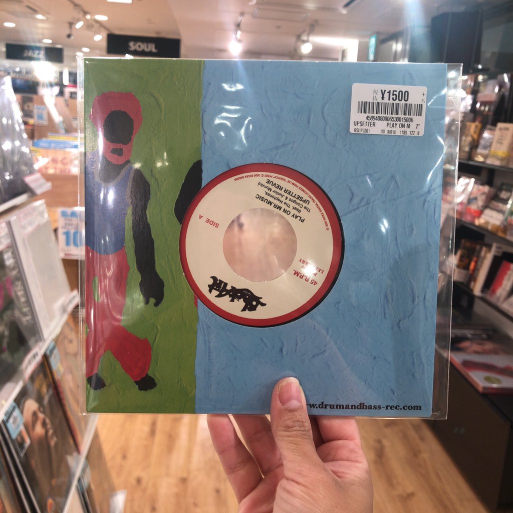 HMVrs_shinjuku's tweet photo. 【新品おすすめ!】
UPSETTER REVUE / PLAY ON MR.MUSIC
ROCKA SHACKAから注目7インチ・シングル3作品が発売!
ドキュメンタリー・フィルム「ROOTS ROCK REGGAE」のレコーディング・シーンが、世界中のレゲエファンを魅了した伝説の一曲!
#upsetterrevue #rockashacka https://t.co/y7RB1pIDkU