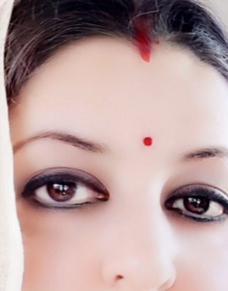 SharmaSinghR's tweet photo. Wear it with Pride 🙏 #Binditwitter #BindiNotRegressive #bindi #sindoor #vermillion https://t.co/KIV7R5LnGN