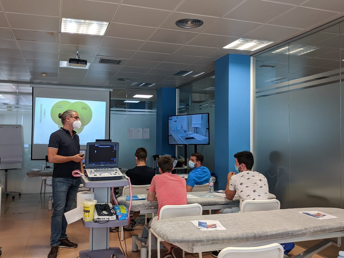 MVClinic's tweet photo. Y en #Madrid @primfisio el S2 de #neuromodulacionpercutanea #NMPe con nuestro fisioterapeuta @MinayaFran
#nerviofemoral #safeno https://t.co/3I8YxtShcc