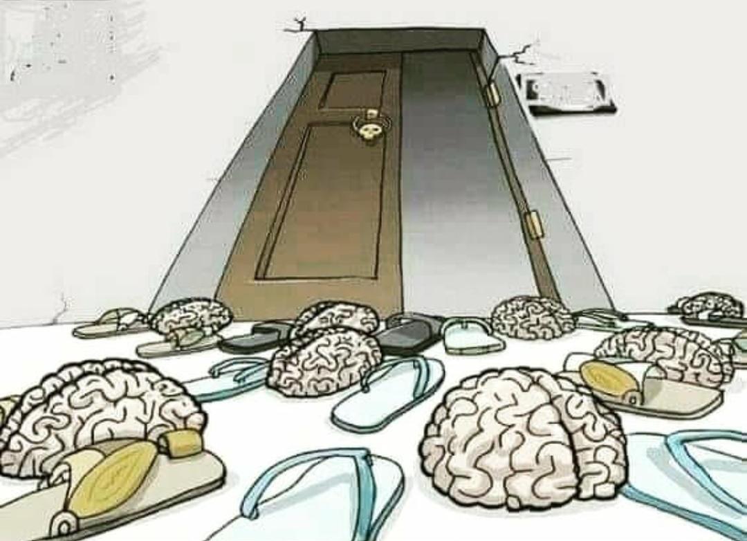 ngyahu_'s tweet photo. This is what Indian people do when they reach any baba https://t.co/h9R5u2Jqbg