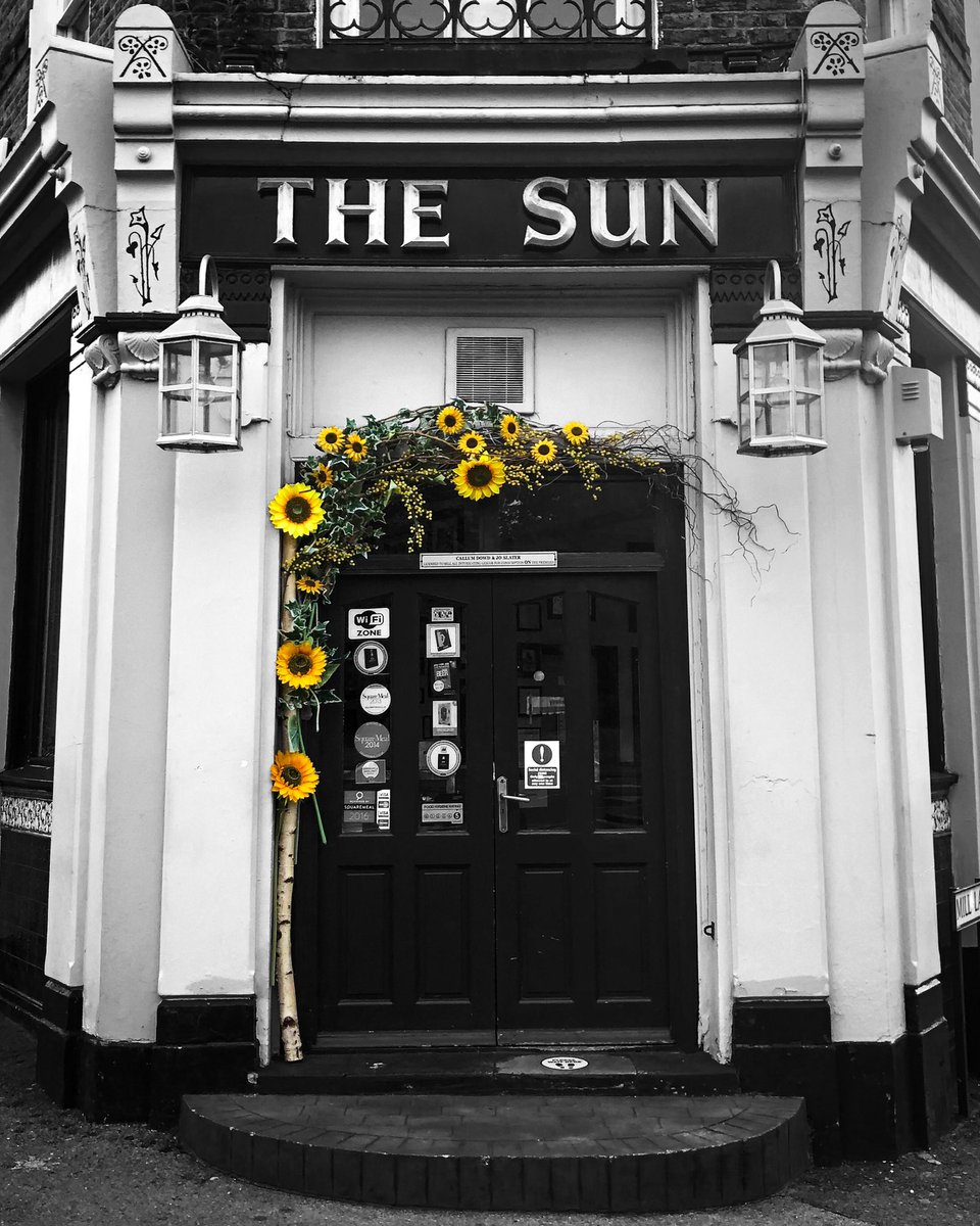carshaltonpics's tweet photo. The Sun’s Flowers #carshalton #carshaltonvillage #pubs #pubsofinstagram #pubsoflondon #pubsofengland #carshaltonpubs #ukpub #surreypub #surrey #surreylife #flowers #flowerstagram #flowers🌸#flowersofinstagram #summer https://t.co/ZxlbRAzQJX