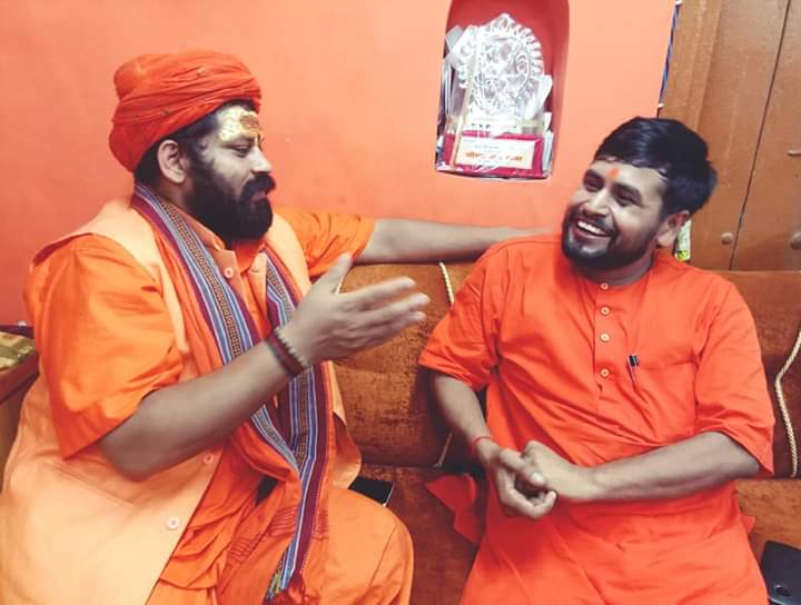 Akhileshdbnt's tweet photo. सिद्ध पीठ अयोध्या महाबली हनुमानगढ़ी के महंत मेरे गुरुदेव भगवान परम् पूज्य @rajudasayodhay राजू दास जी महाराज को जन्मदिवस की अनन्त बधाई मंगलकामना।
महाबली हनुमानजी आपको स्वस्थ व दीर्घायु प्रदान करें ।साथ ही आपके सभी मनोरथ पूर्ण करें। https://t.co/hP5w0DZ2RN
