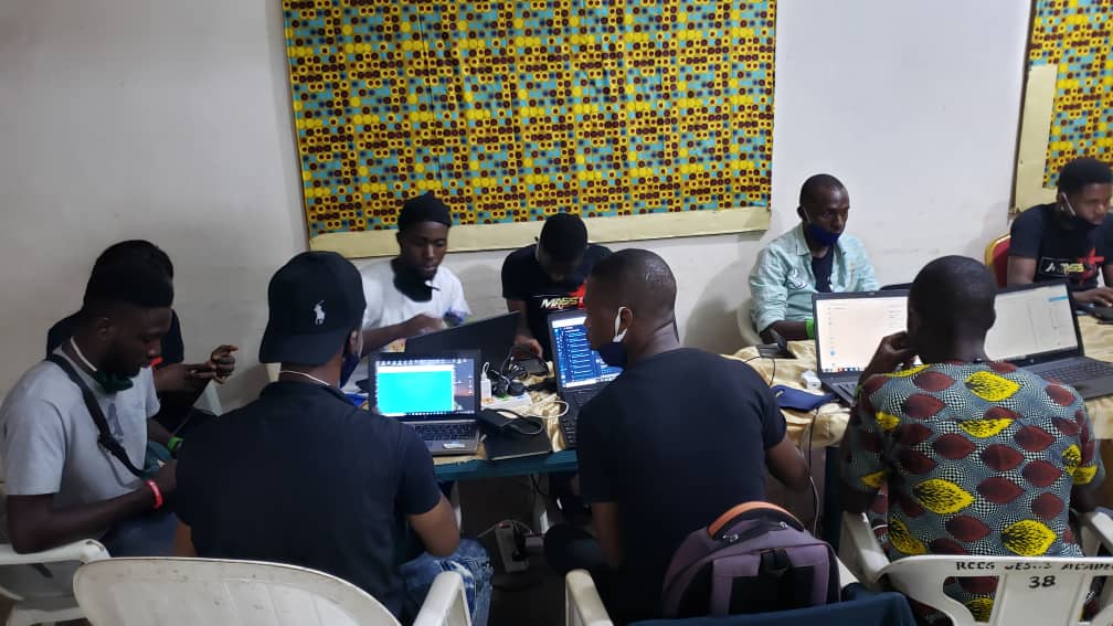 Oluwaseun109's tweet photo. #MASS7VirtualEX crew @work Glorryyyyyyy to God for the success, Miss you guys.... #Massians https://t.co/M4elh5jLVm