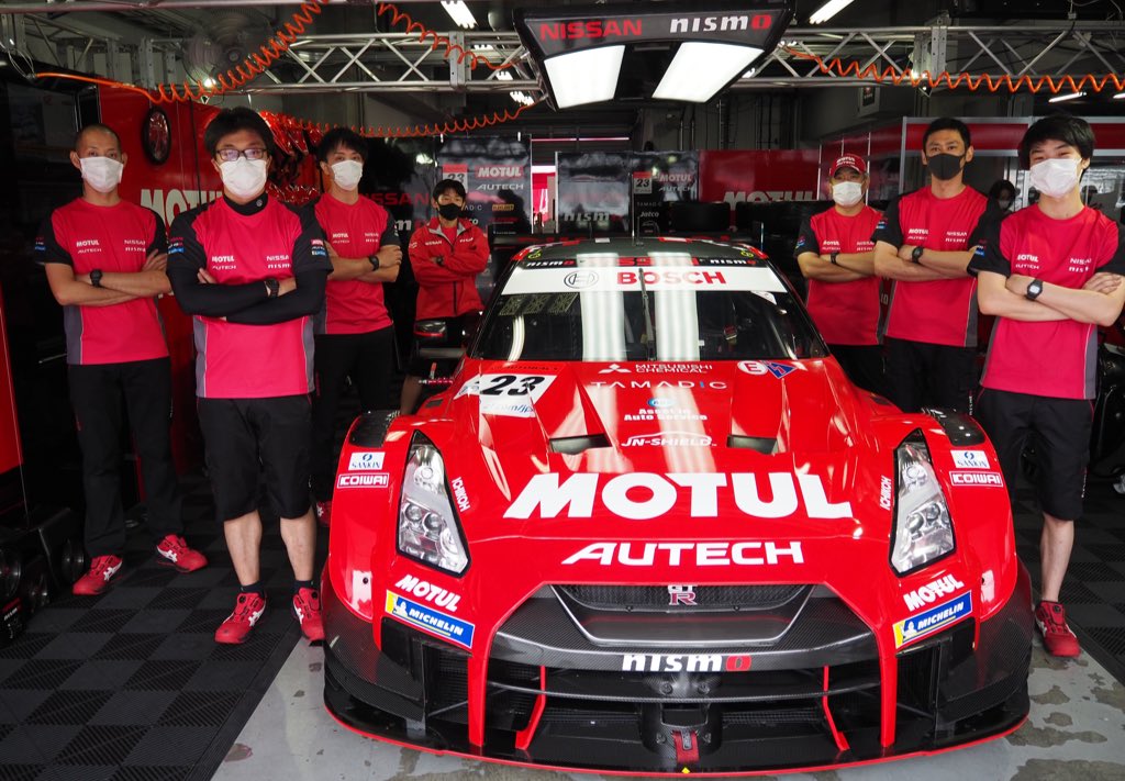 NISMO_JP's tweet photo. 【SUPER GT】
NISMOメカニック🛠
開幕までたくさんのトレーニングを積んできました。
彼らにもパワー💪を送ってください！！

この後16:00〜いよいよ公式練習がスタートです🏁
#2020start

#NISMO
#MOTULAUTECHGTR
#23号車
#GoGoNISSAN2020 
#WithAllFans
#WeAreReady https://t.co/OkFFhJh7S9