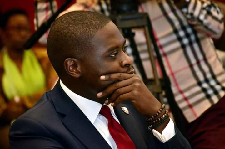 KenyaHtv's tweet photo. #NairobiSenatorJohnsonSakaja
Senator Johnson Sakaja spends the night at Kilimani Police station after he was arrested at Ladies Lounge for flouting Covid-19 rules.He was arrested with three other friends. #NewsPlex https://t.co/6VvEWftrBT