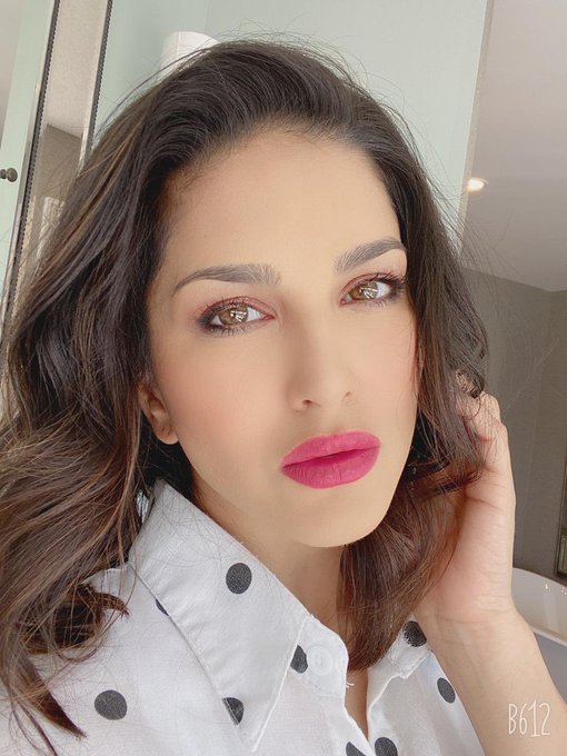 2 pic. In 🥰 with this gorgeous Lip shade - #SugarPlum by @starstruckbysl 💋 💄 
.
.
#SunnyLeone #MadeInIndia