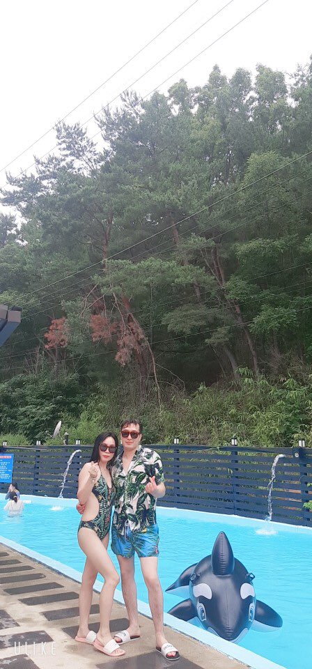 Ene humuus zugaalj duusaj bga bolvu...?