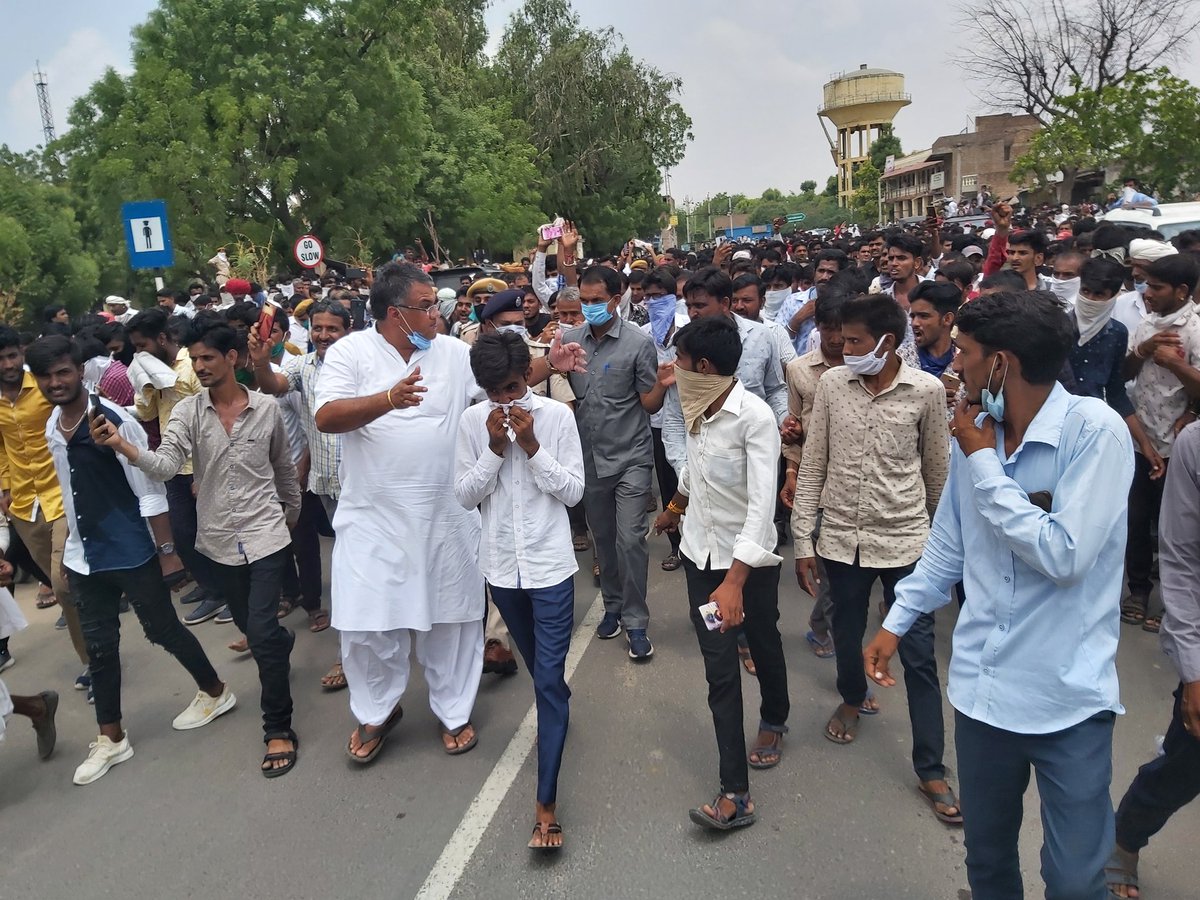 devjimpatel's tweet photo. #JusticeforBeti 
#Sayla 

@zeerajasthan_ @aajtak @1stIndiaNews @JalorePolice @RajCMO @BJP4Rajasthan @Igp_Jodhpur https://t.co/DURiYk7wWA