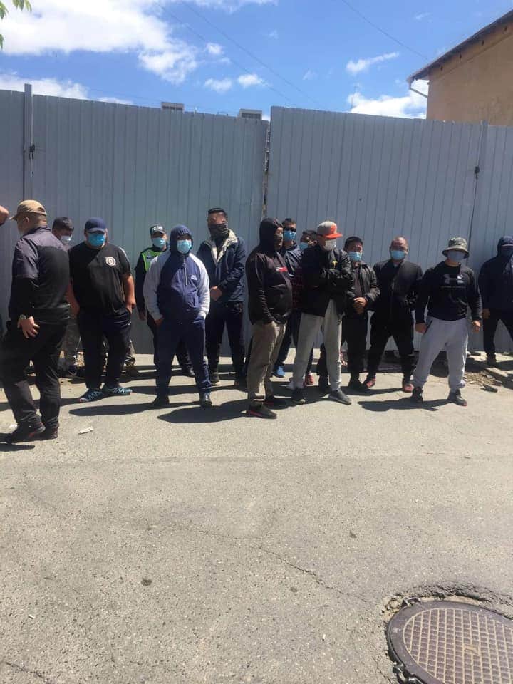 Бөхчүүдийг ийм рэкэтийн үйл ажиллагаанд оролцох юм бол цолыг нь хураадаг болох хэрэгтэй. Хулгар чихтэй хулгайчуудыг л юм юманд л авчирдаг болж