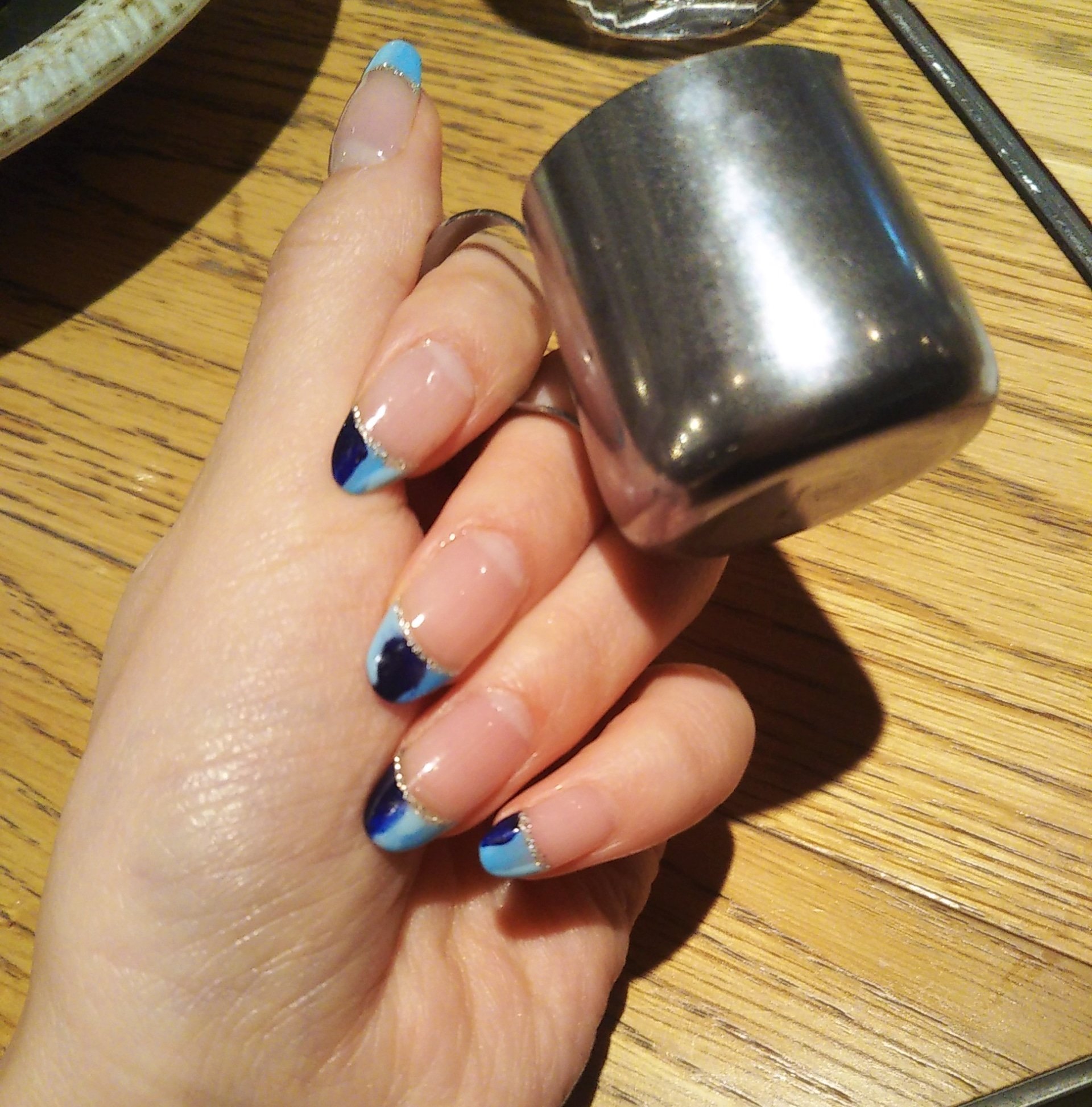Cafe Nail 響 お休みに久しぶりに自分にしたネイルです 夏らしさと梅雨らしさを混ぜてシンプルに涼しげに仕上げました 夏ネイル 夏デザイン 涼しげデザイン 涼しげネイル シンプルネイル フレンチ フレンチネイル ブルーネイル 青ネイル 初夏