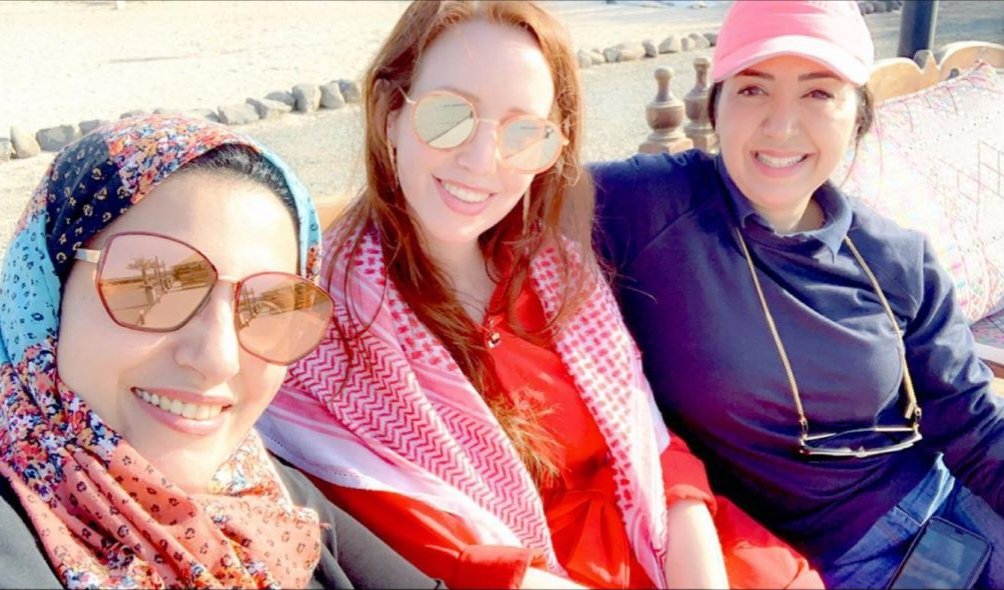 la_vie_en_roux's tweet photo. Interview over #SaudiArabia met @ZaouguiChams op @radio1be. Teleurgesteld dat ze geen vrouw die effectief in Saudi woont uitnodigden. Als #feminist en eerste Vlaamse met een Saudisch rijbewijs kan ik getuigen dat het leven hier op verschillende vlakken beter is dan in het Westen. https://t.co/1JfrQBKmW4