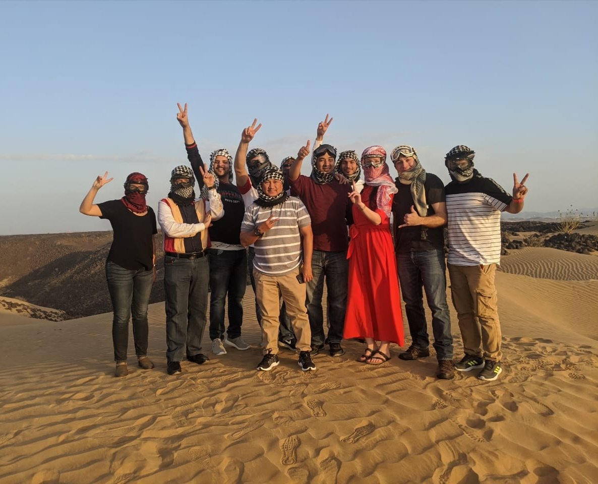 la_vie_en_roux's tweet photo. Interview over #SaudiArabia met @ZaouguiChams op @radio1be. Teleurgesteld dat ze geen vrouw die effectief in Saudi woont uitnodigden. Als #feminist en eerste Vlaamse met een Saudisch rijbewijs kan ik getuigen dat het leven hier op verschillende vlakken beter is dan in het Westen. https://t.co/1JfrQBKmW4