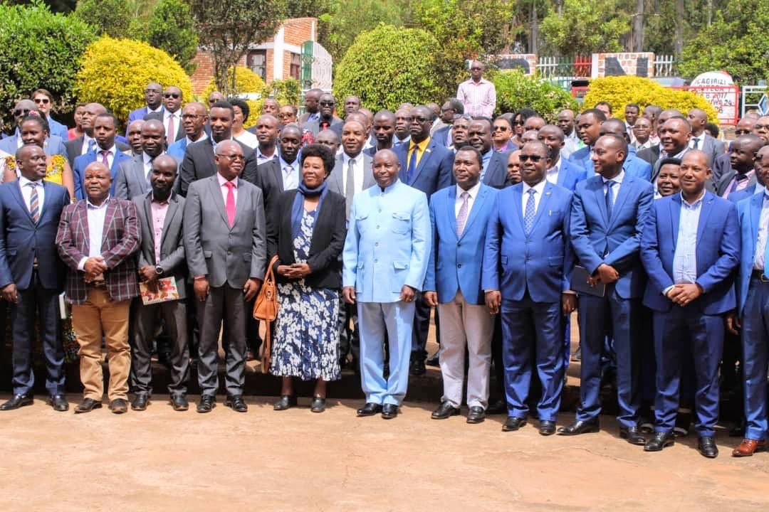 fablice1's tweet photo. I have been pleased to be among the Burundian business investors &amp; economic operators of the private sector. We’ve had a great exchange with H.E @GeneralNeva the president of #Burundi, mainly highlighting &amp; reminding how its the fundamental role of the country’s development. https://t.co/5gHNR99wpH