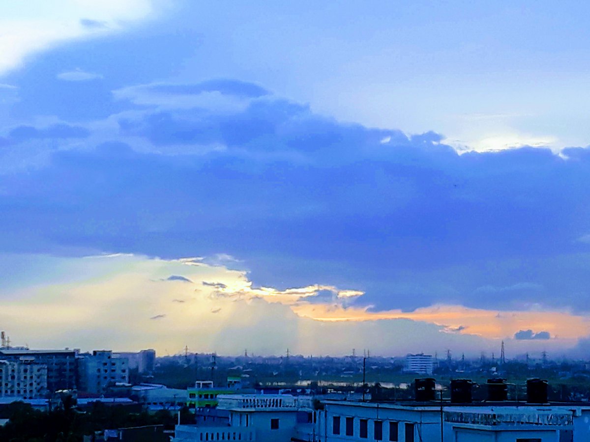 SfHdesigner's tweet photo. #sky #skylover #loves #sunsetphotography #sunset #sunsets #sunsetlover #bluesky
Blue sky is my love https://t.co/GZTbdFh8Or