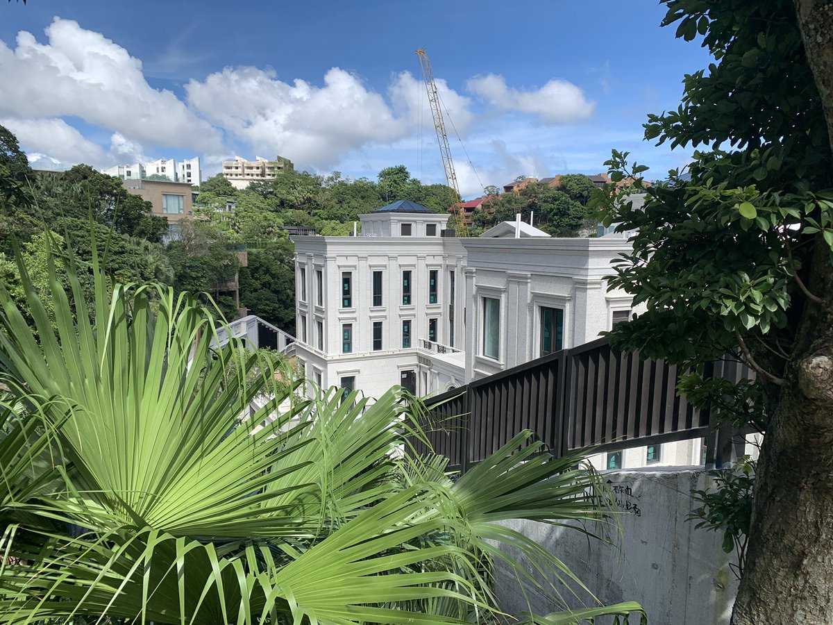 Passing by some of the world’s most expensive real estate. * switches on Happn* 