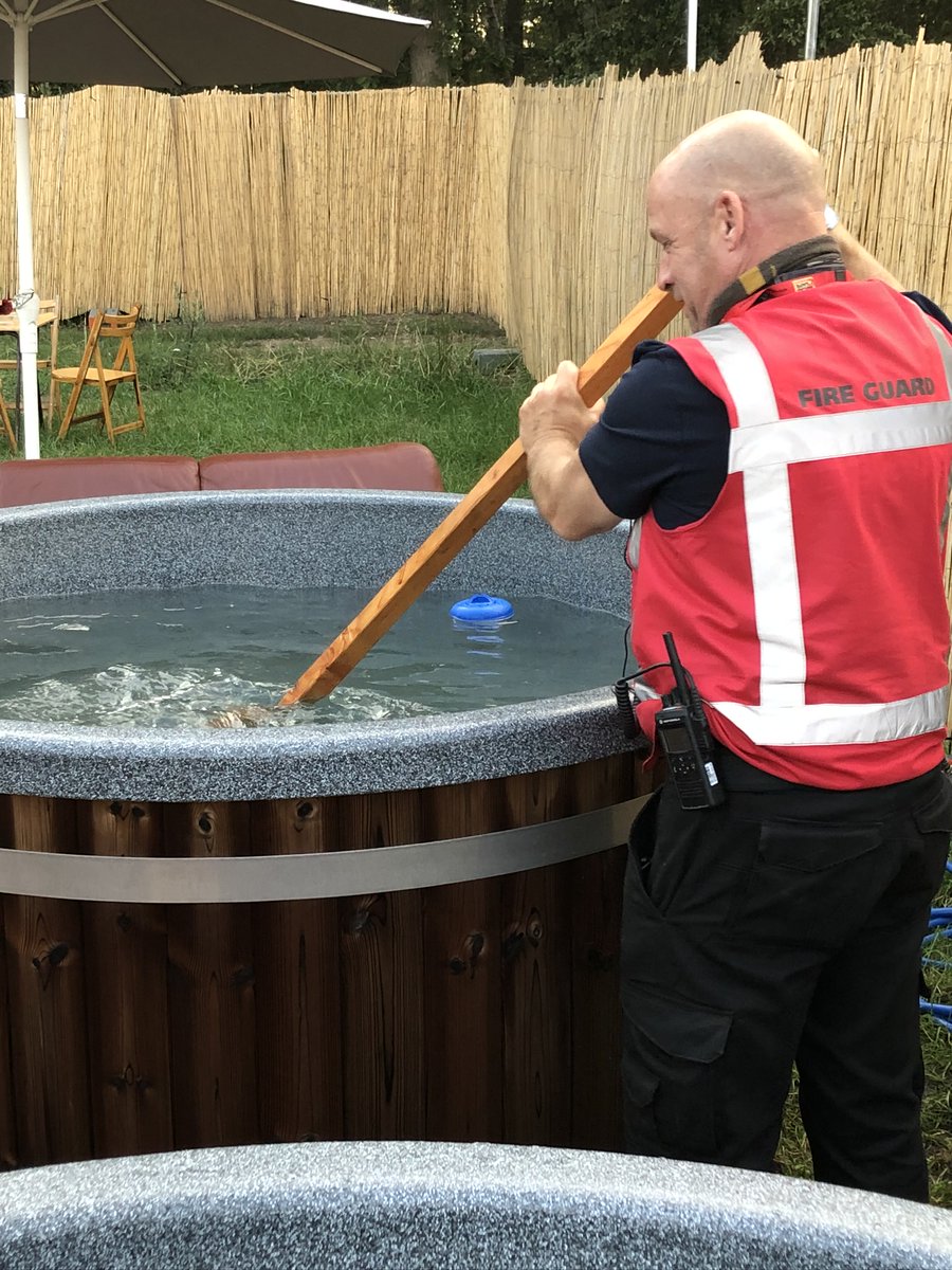 RegioSafe's tweet photo. #Festivalcrewdag
Geen brand, dan houden wij graag de hottub op stand!
@zwartecross https://t.co/Qe1UxEqN84