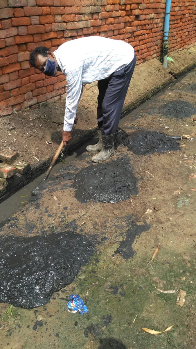 DoprupN's tweet photo. जनपद कानपुर नगर के विकास खण्ड शिवराजपुर के विभिन्न ग्राम पंचायतों में कोरोना संक्रमण से बचाव हेतु साफ सफाई, सैनिटाइजेशन व दवा का छिडकाव कराया जा रहा है। @uppanchayatiraj @CMOfficeUP @Bhupendraupbjp @myogiadityanath #COVID19India #PMOfIndia https://t.co/ydhxrAhbWd