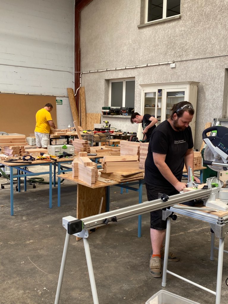 FabLab_Toulouse's tweet photo. Toute l’équipe du FabLab est passée en mode production pour le futur local ! Mais que fabrique-t-elle ?
#fablab #productionlocale #atelierbois https://t.co/XyWUfvYf1W