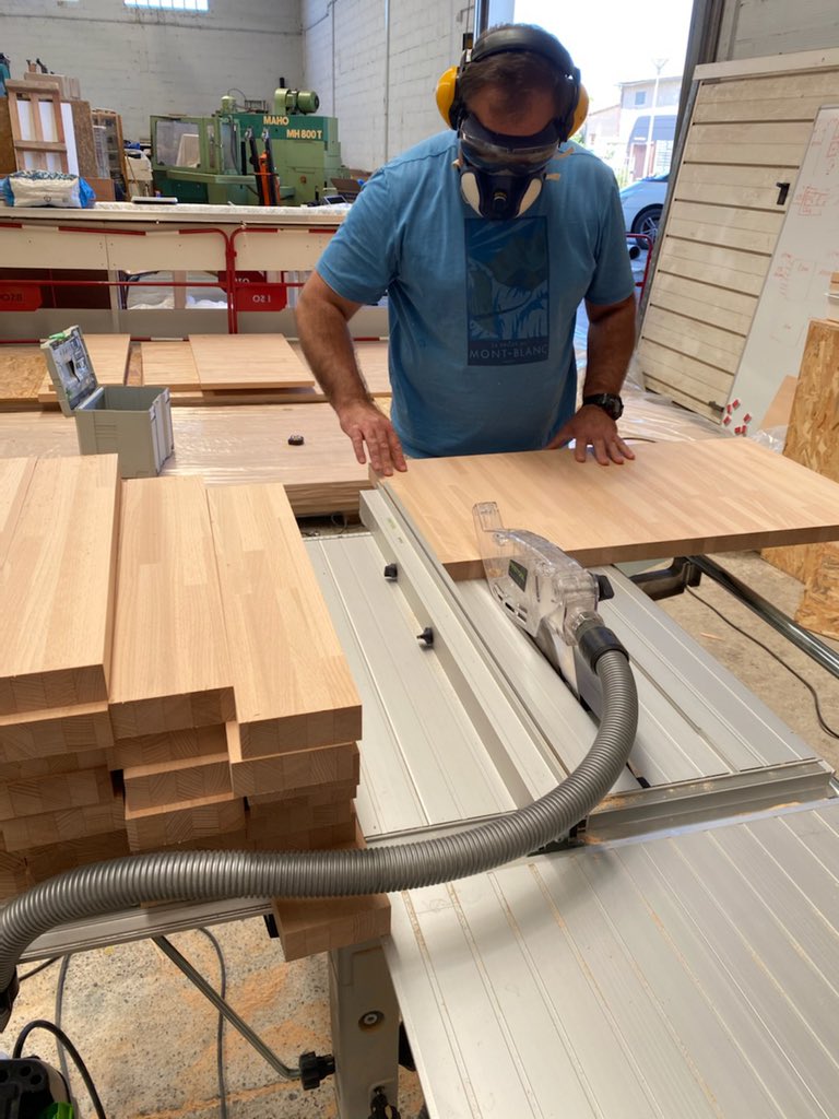 FabLab_Toulouse's tweet photo. Toute l’équipe du FabLab est passée en mode production pour le futur local ! Mais que fabrique-t-elle ?
#fablab #productionlocale #atelierbois https://t.co/XyWUfvYf1W