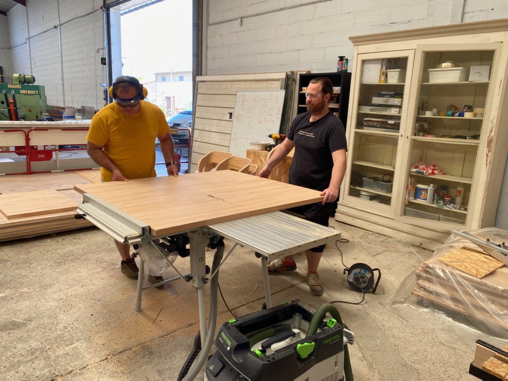 FabLab_Toulouse's tweet photo. Toute l’équipe du FabLab est passée en mode production pour le futur local ! Mais que fabrique-t-elle ?
#fablab #productionlocale #atelierbois https://t.co/XyWUfvYf1W