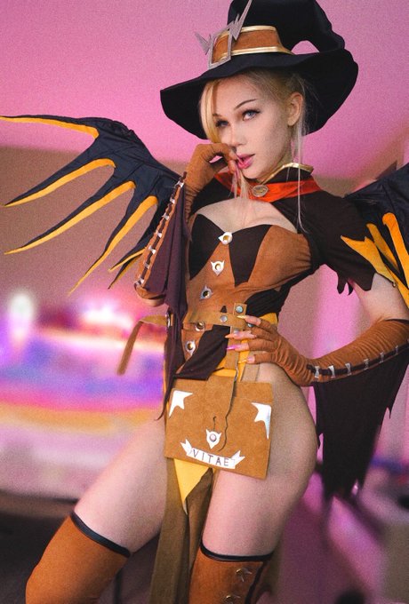 Watch Blondelashes19's leaked NSFW photo on TwXstars