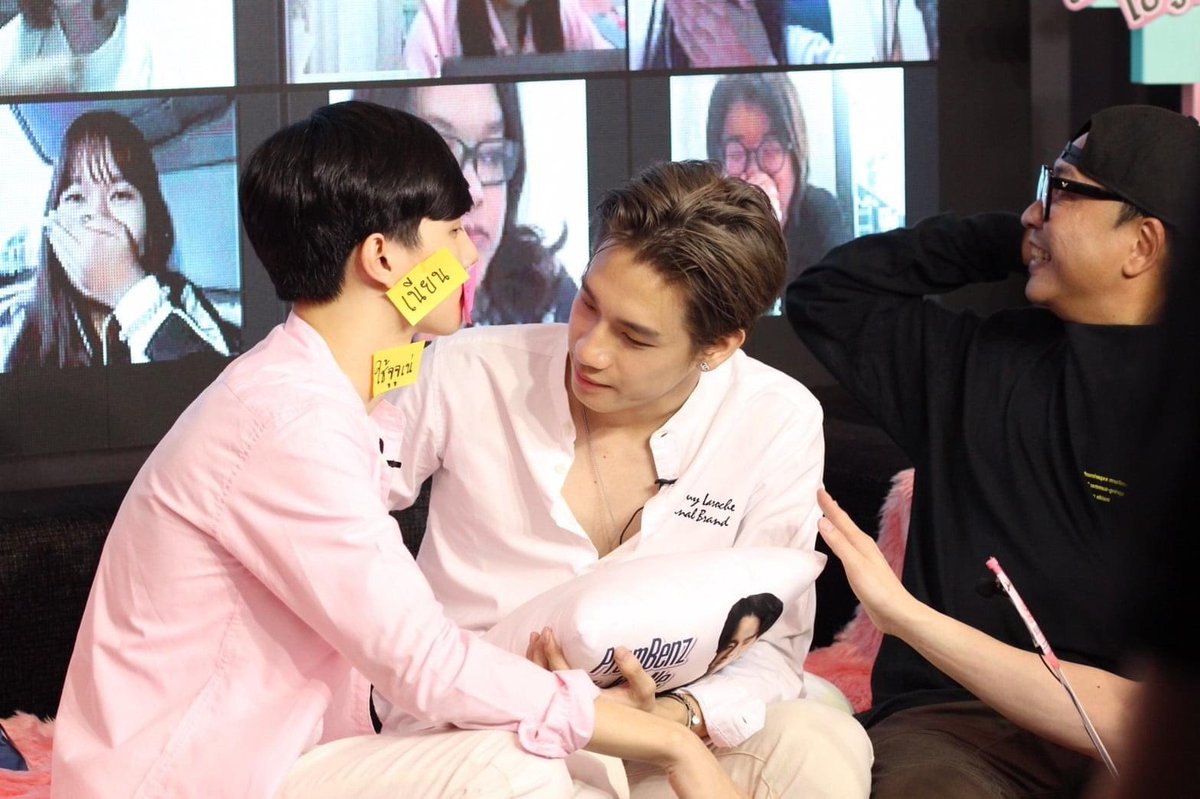 jujune_official's tweet photo. หมอนใบนี้..พร้อมกอดตลอดไลฟ์เลย☺️ แอดควรเอามาประมูลดีมั้ยน๊าาาา🥰

#Jujune #PromBenzxJujuNe #คิ้วชนคิ้วโชว์ #ENOFLOVEep11 #PromBenz #เหนือพระราม #พร้อมเบนซ์ #PromBenzpaintluv #Prompayy  #แบตเตอรี่ของเลิ๊ต https://t.co/xrZUqASEFL