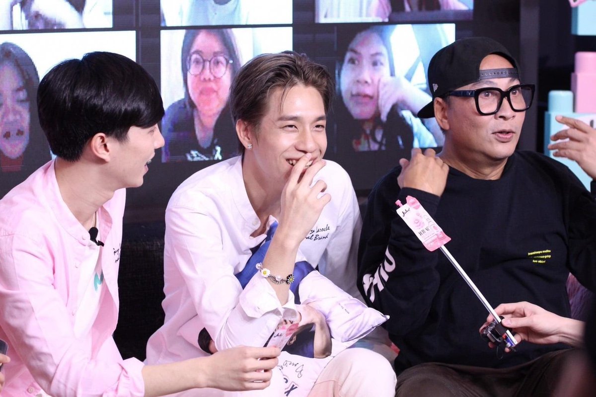 jujune_official's tweet photo. หมอนใบนี้..พร้อมกอดตลอดไลฟ์เลย☺️ แอดควรเอามาประมูลดีมั้ยน๊าาาา🥰

#Jujune #PromBenzxJujuNe #คิ้วชนคิ้วโชว์ #ENOFLOVEep11 #PromBenz #เหนือพระราม #พร้อมเบนซ์ #PromBenzpaintluv #Prompayy  #แบตเตอรี่ของเลิ๊ต https://t.co/xrZUqASEFL