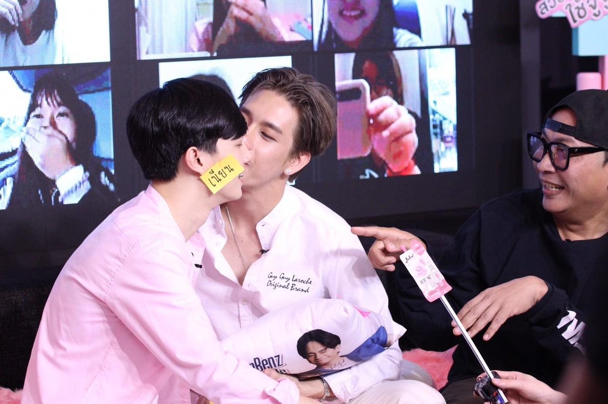 jujune_official's tweet photo. หมอนใบนี้..พร้อมกอดตลอดไลฟ์เลย☺️ แอดควรเอามาประมูลดีมั้ยน๊าาาา🥰

#Jujune #PromBenzxJujuNe #คิ้วชนคิ้วโชว์ #ENOFLOVEep11 #PromBenz #เหนือพระราม #พร้อมเบนซ์ #PromBenzpaintluv #Prompayy  #แบตเตอรี่ของเลิ๊ต https://t.co/xrZUqASEFL