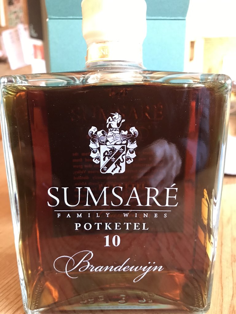 SumsareWines's tweet photo. Our 10 YEAR limited release Potstill Brandy awaits “ban “on alcohol to be lifted.
SUMSARÉ 10 jaar POTKETEL BRANDEWIJN  is gereed... na opheffing van verbod. https://t.co/H3grsZGX3u