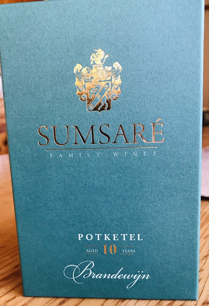 SumsareWines's tweet photo. Our 10 YEAR limited release Potstill Brandy awaits “ban “on alcohol to be lifted.
SUMSARÉ 10 jaar POTKETEL BRANDEWIJN  is gereed... na opheffing van verbod. https://t.co/H3grsZGX3u