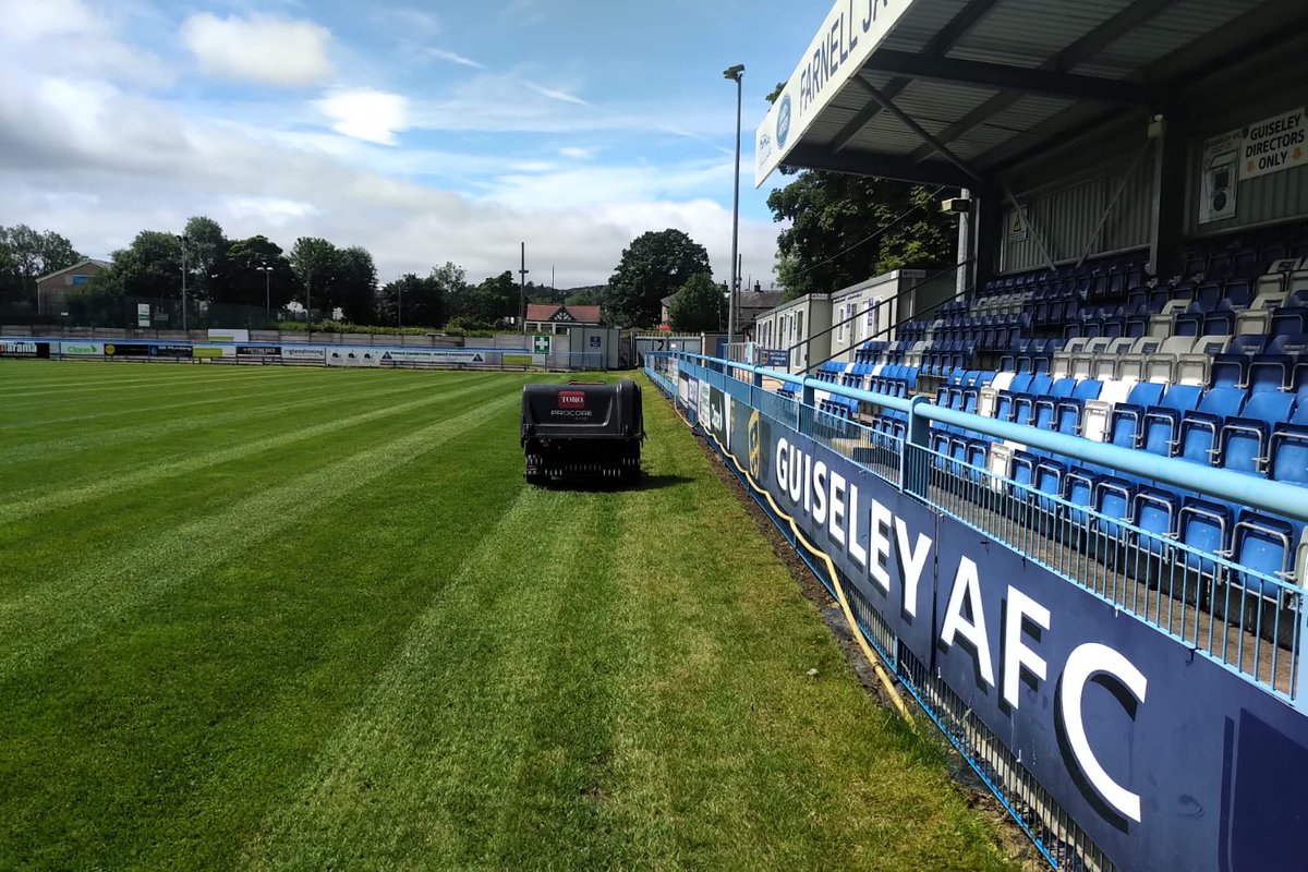 cc_golfscapes's tweet photo. Busy week in Leeds #toroprocore @GuiseleyAFC pitch looking great and thanks to @BalmersSales for the mower collector getting on top of clippings at Odsall ready for Bulls training next week and summer rugby camps https://t.co/gwqk6PlNMn