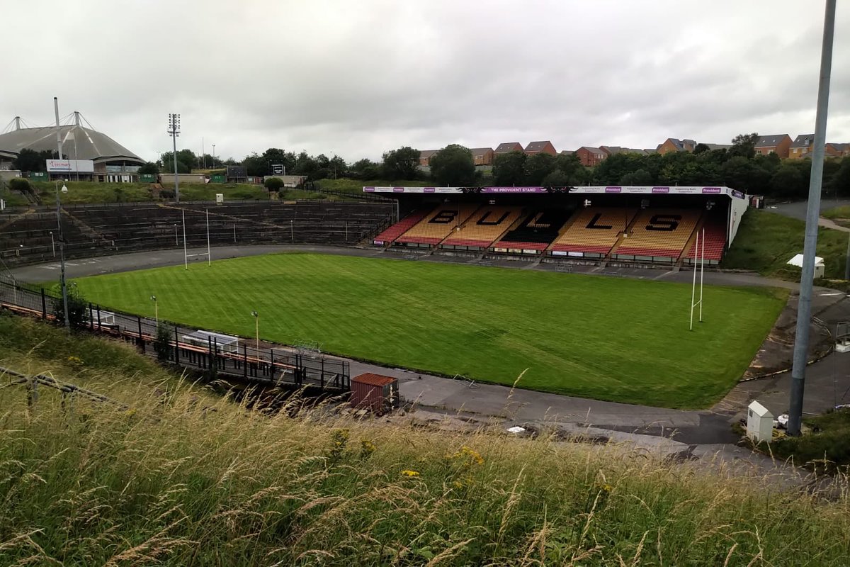 cc_golfscapes's tweet photo. Busy week in Leeds #toroprocore @GuiseleyAFC pitch looking great and thanks to @BalmersSales for the mower collector getting on top of clippings at Odsall ready for Bulls training next week and summer rugby camps https://t.co/gwqk6PlNMn