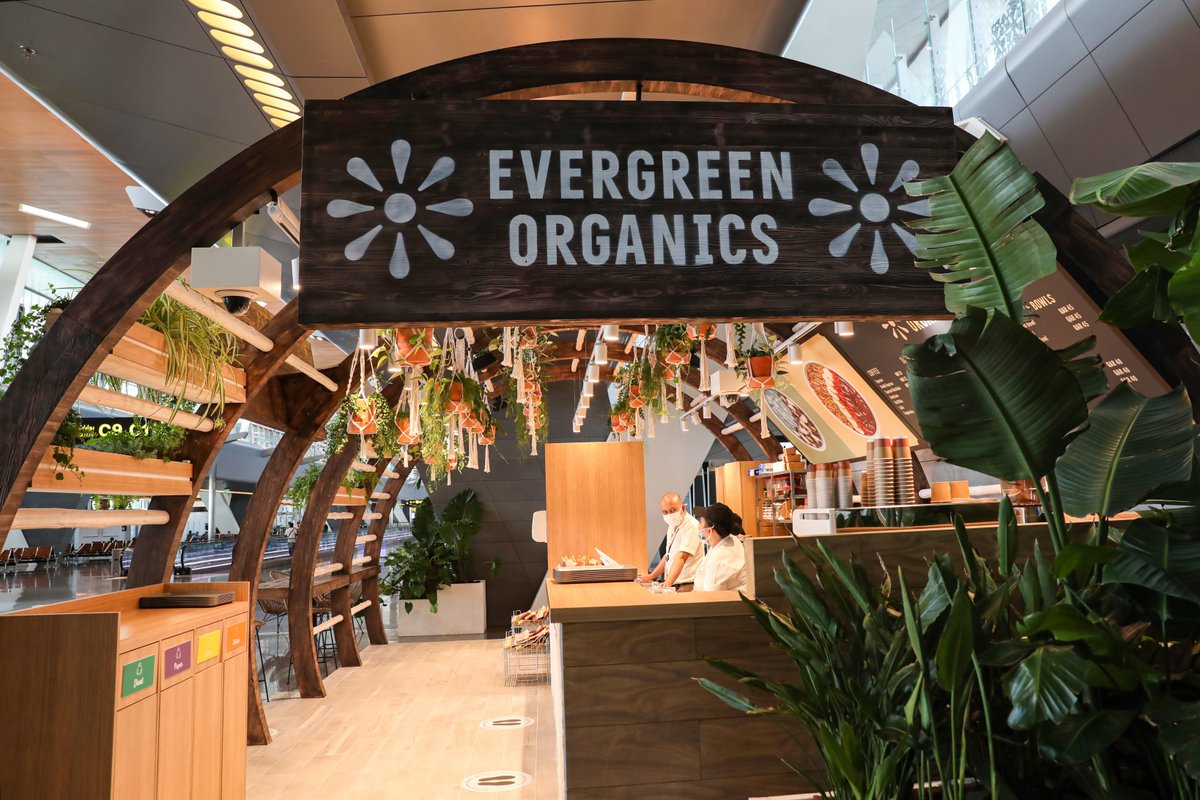 qatarairways's tweet photo. #QatarAirways is excited to welcome @EvergreenOrg to @HIAQatar! The Qatari-owned café will be serving a healthy and delicious plant-based menu to passengers 24 hours a day. We’re proud to support local, innovative businesses while expanding our food and beverage offer. https://t.co/Alt0W4SiDc