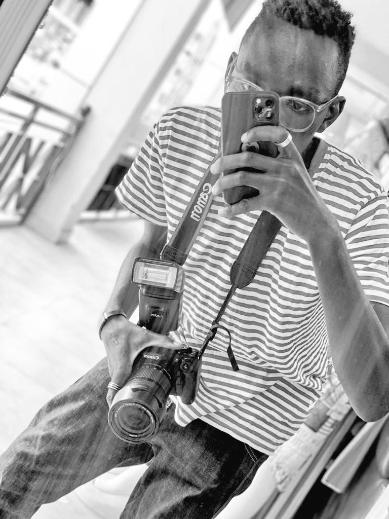 JayToniks's tweet photo. Y'all drop your handles and we follow each other since the streets are this boring 😗 https://t.co/TXB8waY0Hh