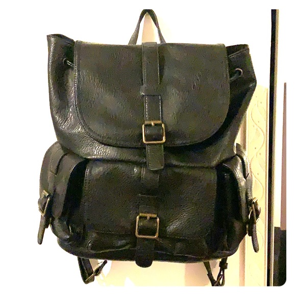 Sillyg70's tweet photo. So good I had to share! Check out all the items I'm loving on @Poshmarkapp from @terra07137426 #poshmark #fashion #style #shopmycloset #buffalodavidbitton #urbanoutfitters #hugoboss: https://t.co/1YAstP3fnc https://t.co/pxF78pYHgh