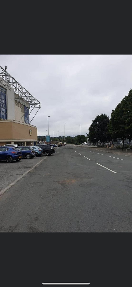LeanneJudgeUK's tweet photo. Elland Road spotless again this morning. Great effort! 👌🏻 https://t.co/OrQ6MBLPLJ