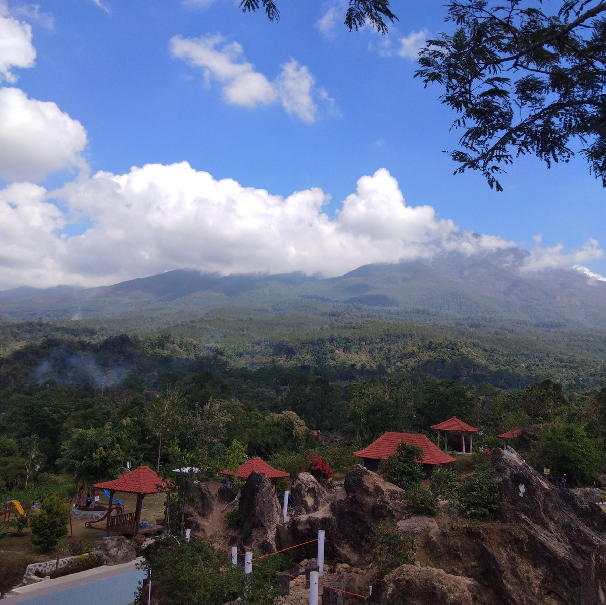 dvinthesky's tweet photo. Tempat ngadem yg ternyata panas 😂😂
Argo munung - kendal - kab Ngawi https://t.co/ctgY8Gqy4Q