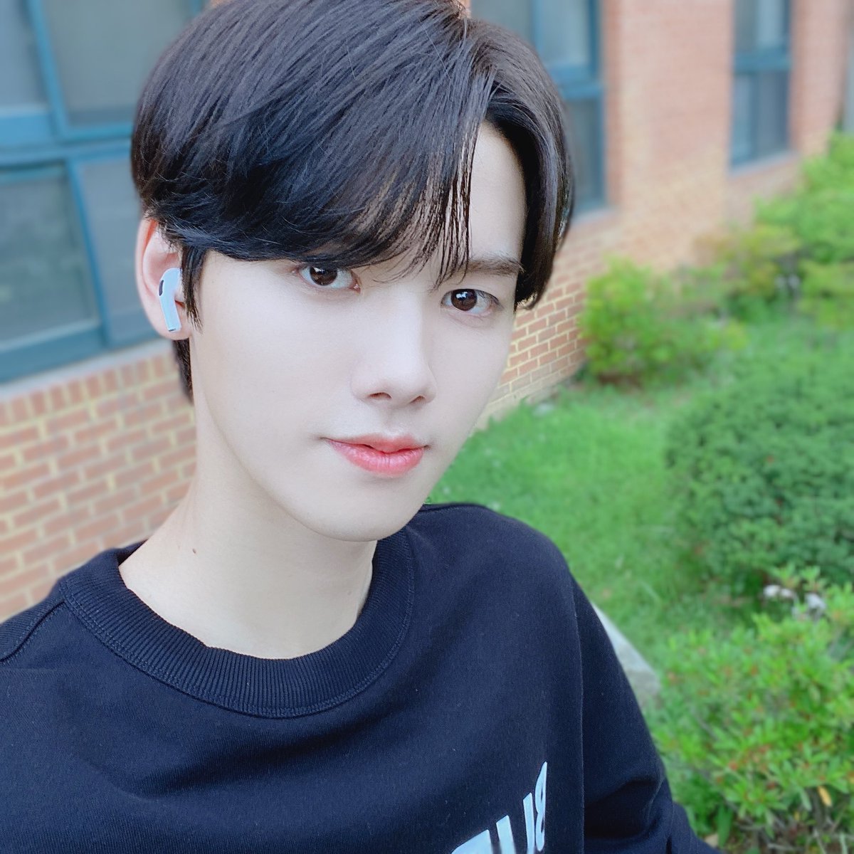 CRAVITY_twt's tweet photo. 흑발한거 비밀로 하려했는데ㅔ 걸려버렸다..ㅎㅎ #흑발민희 https://t.co/xxljW0SW6N