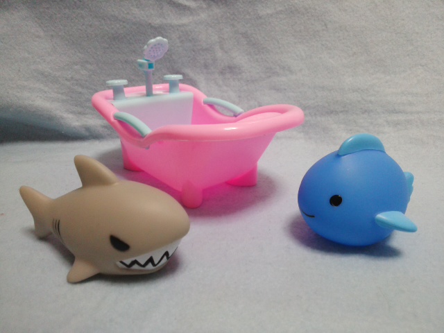 Kimif ダイソーの ミニお風呂遊びセット にサメの人形付きがあったのでこれも衝動買い 浴槽のおもちゃに動物の人形2体がついたシリーズで以前から見かけていたがサメは初めて見た もちろん浴槽もいろいろと遊べる T Co 2td1zn6wio Twitter