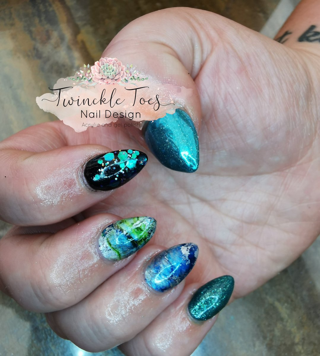 Wincklegreen's tweet photo. It's all about the blue 💅💅 https://t.co/45VRvd4Vj7