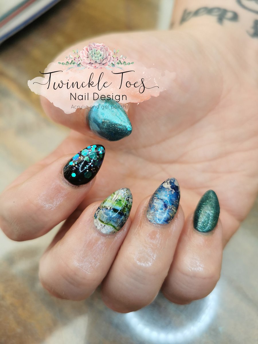 Wincklegreen's tweet photo. It's all about the blue 💅💅 https://t.co/45VRvd4Vj7