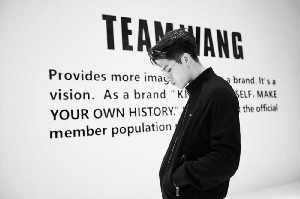 allkpop's tweet photo. GOT7's Jackson celebrates launch of his fashion brand 'Team Wang'
https://t.co/J3kyuCWMAK https://t.co/Y9txNSzFkA