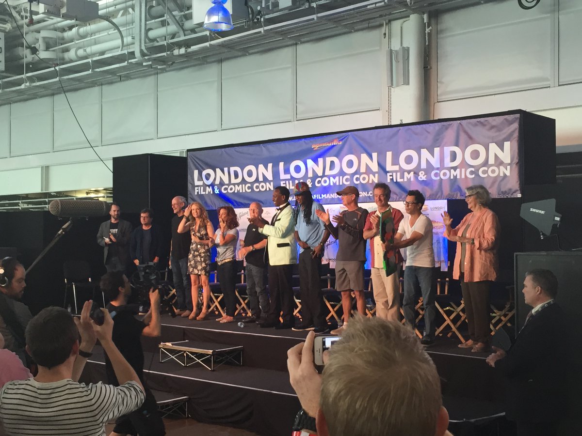 Thomie_ch's tweet photo. 5 years ago today, I went to my very first comic convention in London #LFCC2015, where almost the full #BacktotheFuture cast attended! This was Michael J Fox's very first comic con too and he became quite relaxed when greeted with all the love #BTTF fans have to offer. ❤️❤️❤️ https://t.co/ZEPY4Qs7hm