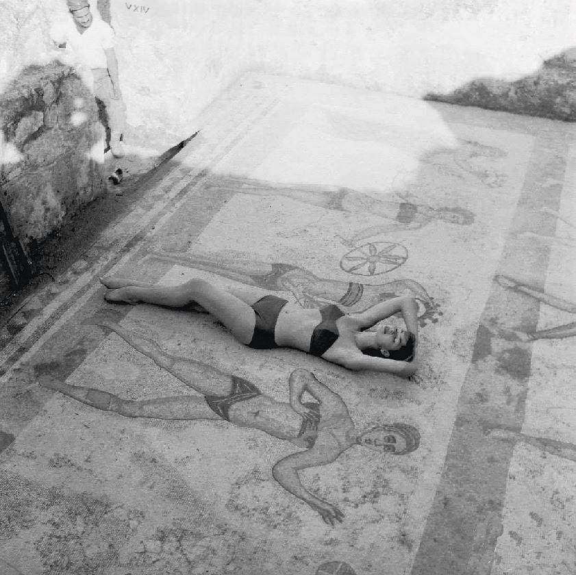artribune's tweet photo. #FotodelGiorno: il bikini di Emilio Pucci ispirato ai mosaici di Piazza Armerina negli anni '50 https://t.co/CHzqsdKOpr