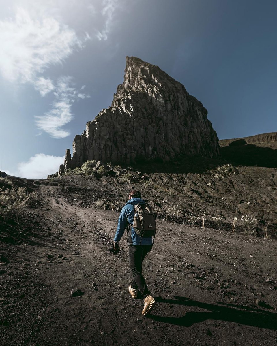 getaway_id's tweet photo. Mendakilah ketika kamu lelah menjalani hidup, puncak dan segenap pemandangannya akan menghapus beban yang saat itu kamu pikul.
👣 Gunung Kelud, Kediri, Jawa Timur⁣
#ExploreJatim #travelphotography #getawayindonesia https://t.co/LC1RKCVgFX