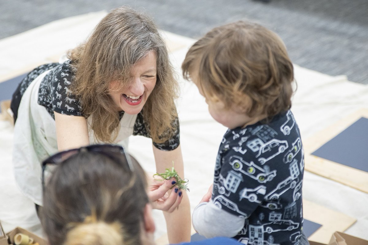 NottsLibraries's tweet photo. Join Elaine Winter for her second Little Creatives early years workshop! Elaine works with recycled materials and mixes traditional and experimental printmaking process with other media. Follow the link to take part at 10.30am: https://t.co/Pj6tGER5Q0 #LittleCreatives https://t.co/d9zp03WoBU